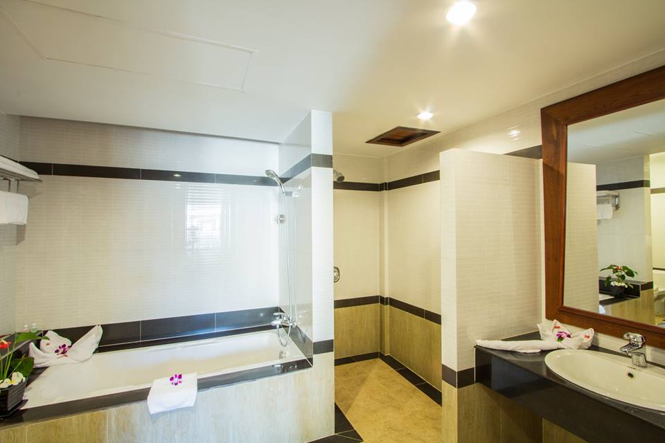 Royal Empire Hotel Siem Reap Bath room