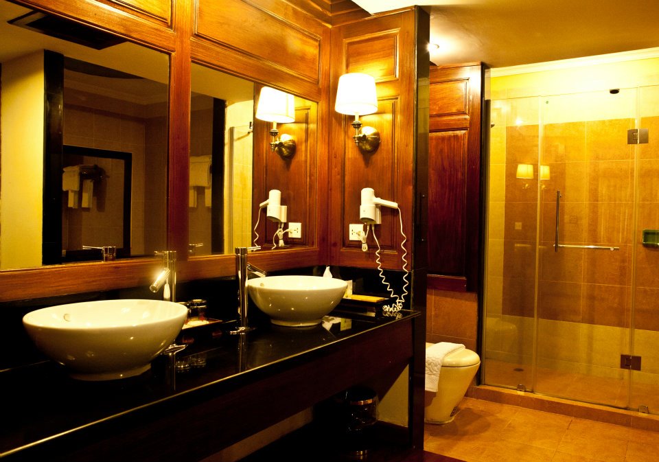 Prince D'Angkor Hotel Suites Bathroom