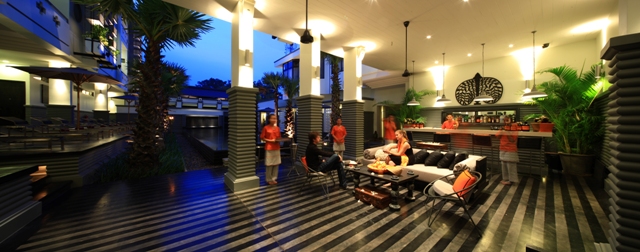 Shinta Mani Club pool bar Panorama