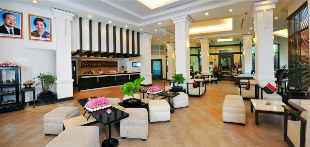 Tara Angkor Hotel lobby erea